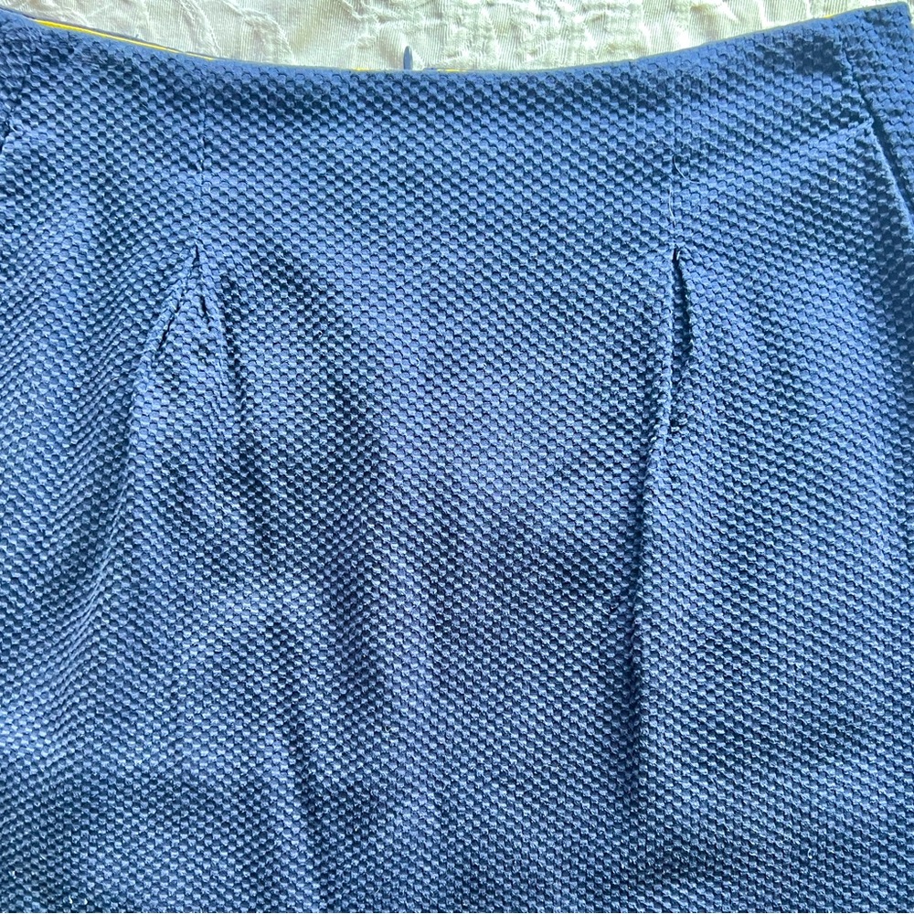 Boden pleated, lined skirt, 6Reg, rear zip, navy cotton waffle material‎